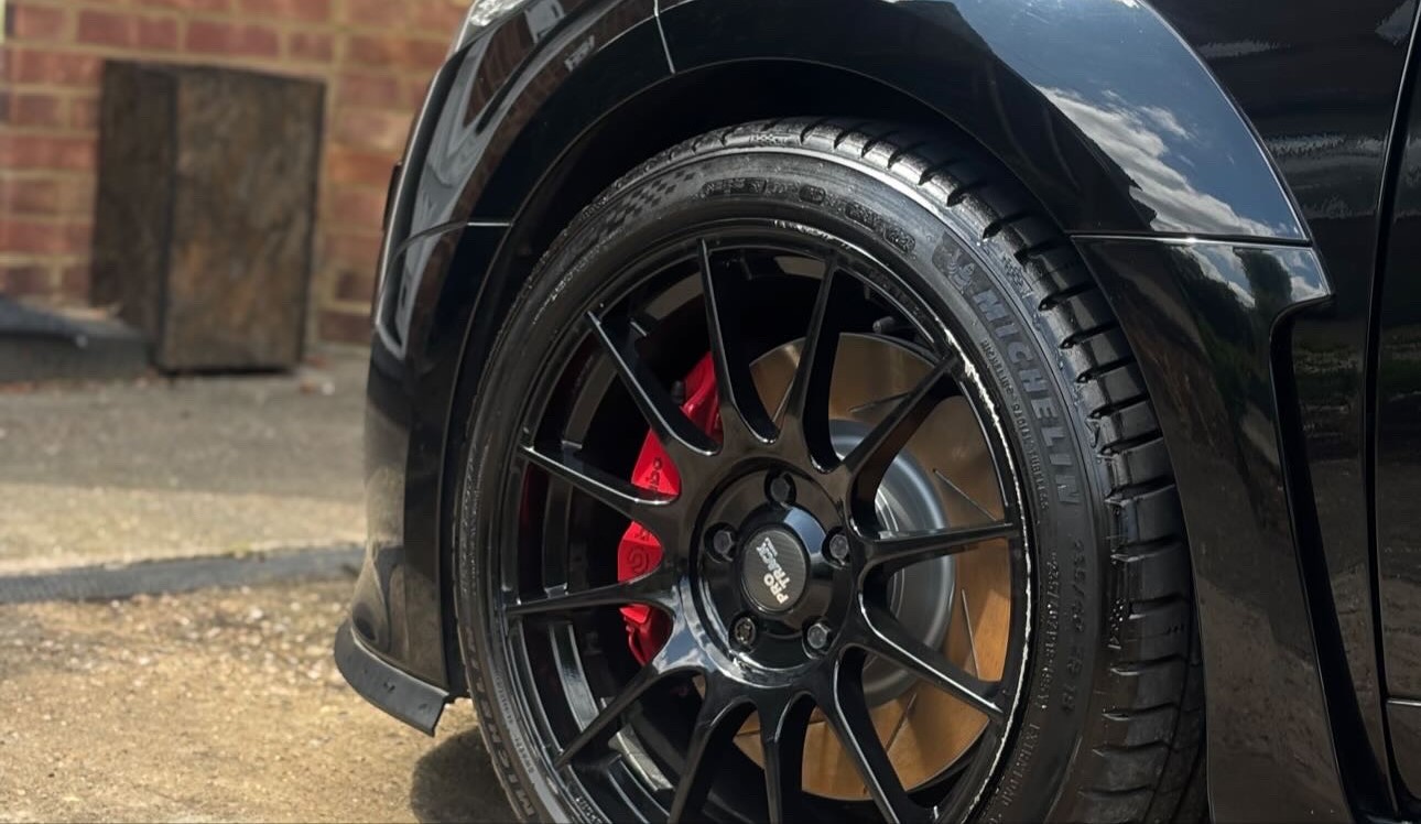 Renault alloy view detailing